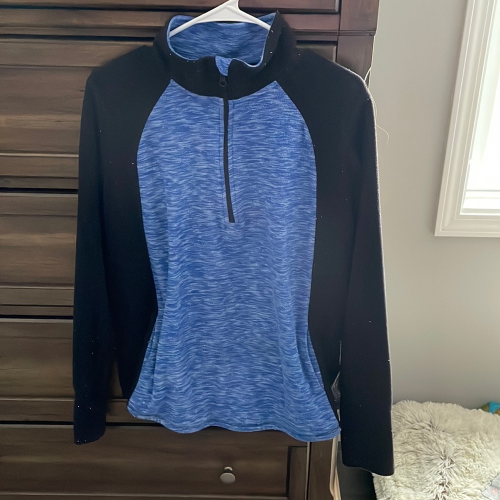 Women’s like new sweater